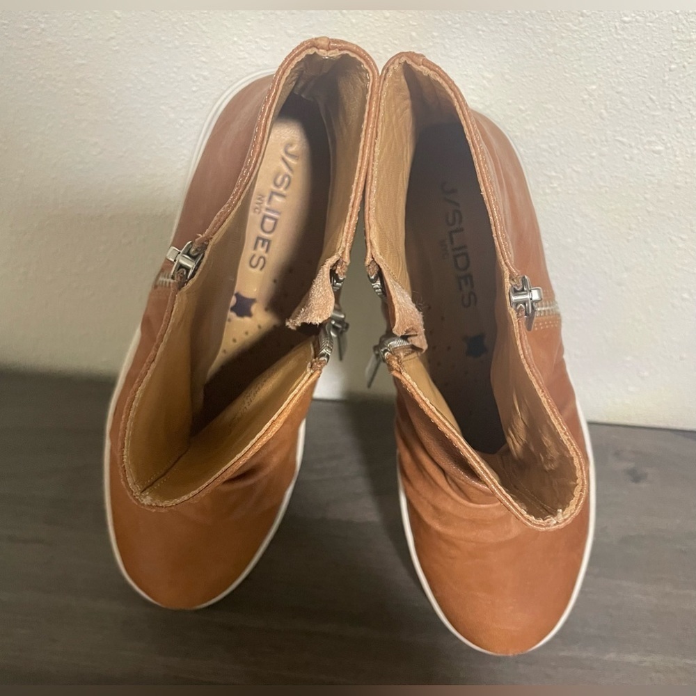 🍂 J Slides Brown and White Shoes - Picture 7 of 9